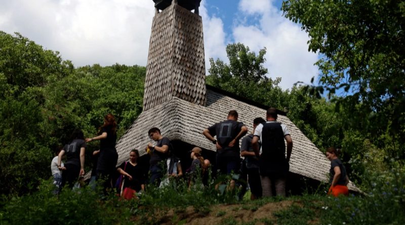 LA BISERICA DIN VĂLARI
