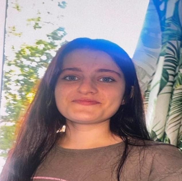 AȚI VĂZUT-O? Cristina-Larisa Mocan, o adolescentă de 17 ani din Deva, este căutată de polițiști