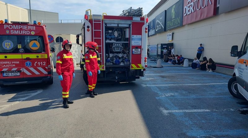 INCENDIU LA MALL