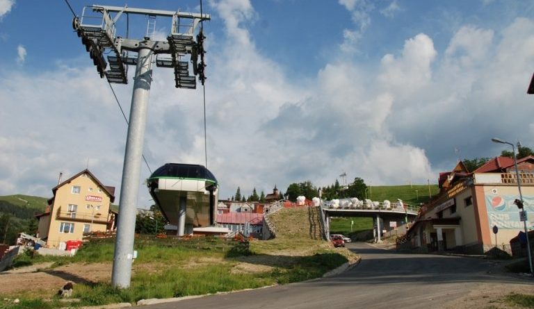 Două oferte depuse pentru o investiție de aproape 10 milioane de euro în stațiunea Straja. Un nou hotel va fi construit în Lupeni cu fonduri europene Două oferte depuse pentru o investiție de aproape 10 milioane de euro în stațiunea Straja. Un nou hotel va fi construit în Lupeni cu fonduri europene