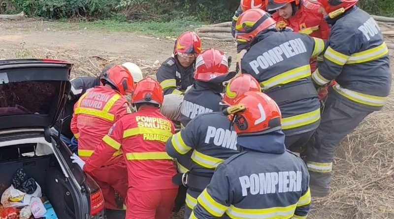 Tată și fiu, la spital după un accident în zona Săcămaș. Unul dintre ei a fost încarcerat Tată și fiu, la spital după un accident în zona Săcămaș. Unul dintre ei a fost încarcerat