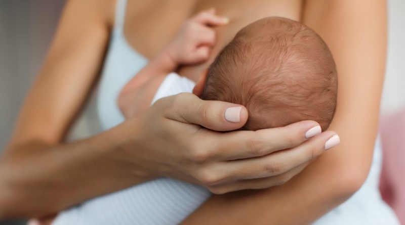 Mamele din Deva, invitate să participe la un studiu național despre alăptare