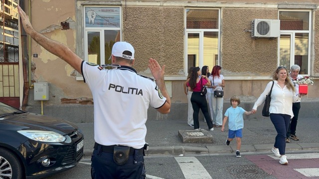 Școala începe luni, iar polițiștii rutieri din Hunedoara anunță controale în zonele aglomerate