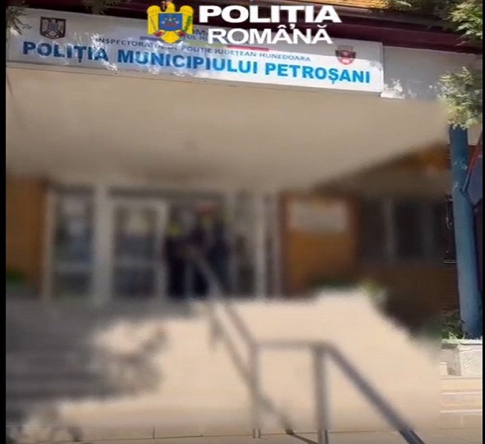 Reținut la Petroșani după ce ar fi condus fără permis, cu mașina neînmatriculată și numere false