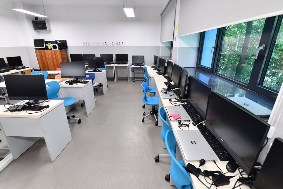 Hunedoara investește în educație: 82 de milioane de euro pentru școli și 21.500 de copii